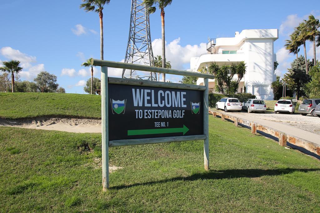 Sunny Golf Apartment Estepona Luaran gambar