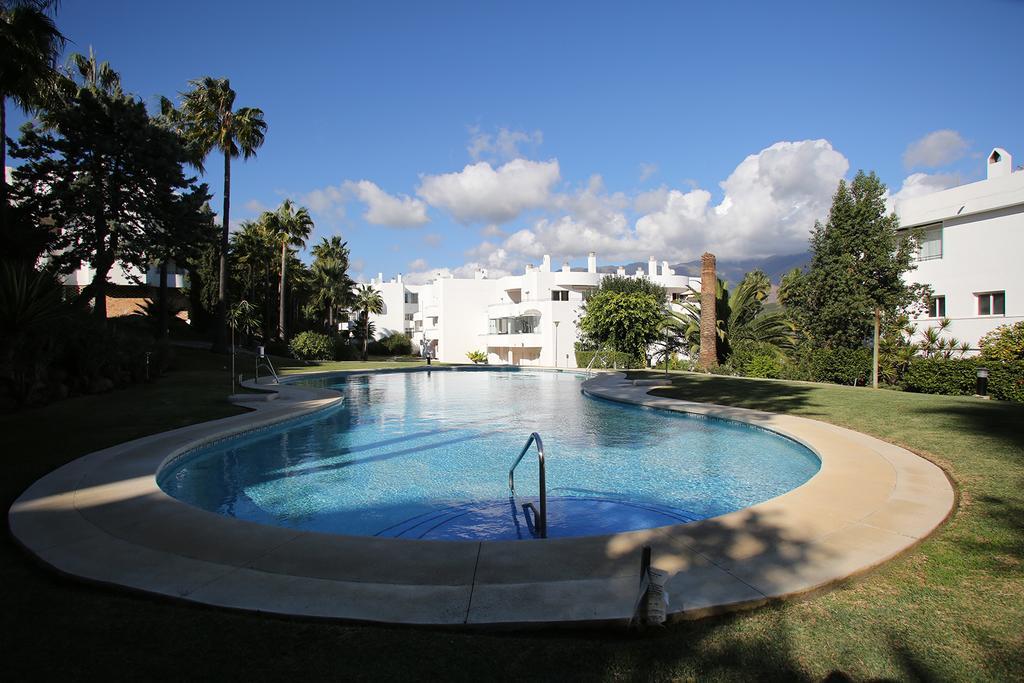 Sunny Golf Apartment Estepona Luaran gambar