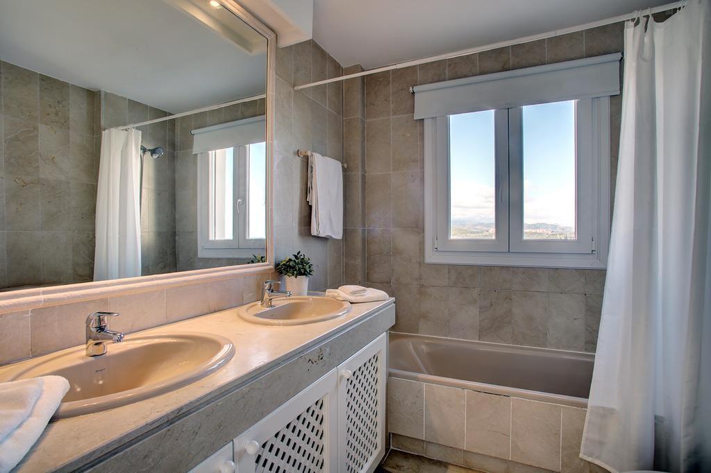 Sunny Golf Apartment Estepona Luaran gambar
